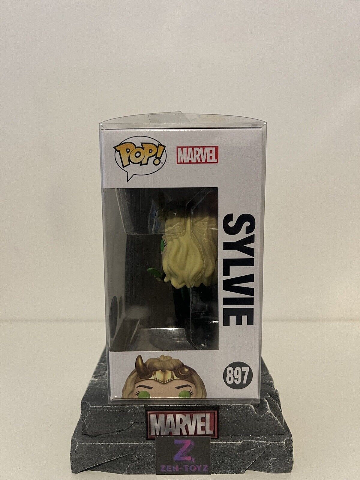 FUNKO POP! VINYL - MARVEL - LOKI - SYLVIE #897 - GLOW IN THE DARK